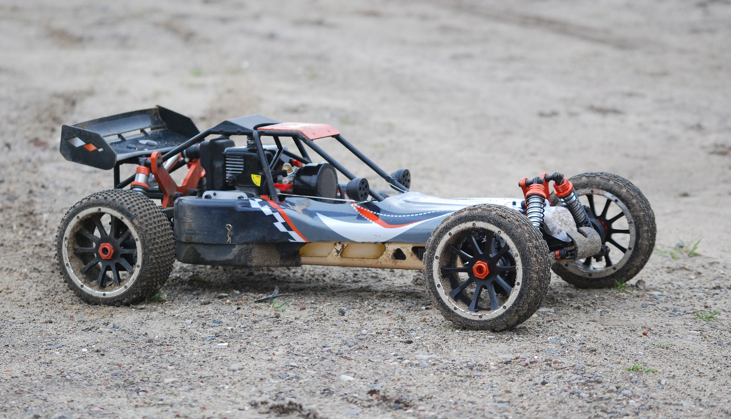 Amewi Amewi Buggy Pitbull X 25ccm 2.4 GHz M 1:5 - 2.4 GHz - 12,5 kg - 825 mm Amewi Amewi Buggy Pitbull X 25ccm 2.4 GHz M 1:5 - 2.4 GHz - 12,5 kg - 825 mm